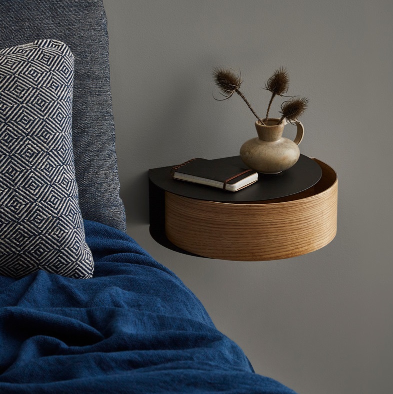 White pigmented oak/black