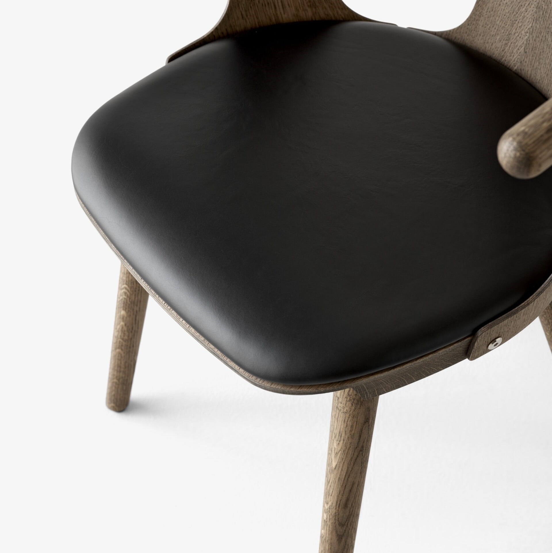 Smoked Oiled Oak w. Noble Aniline leather Black