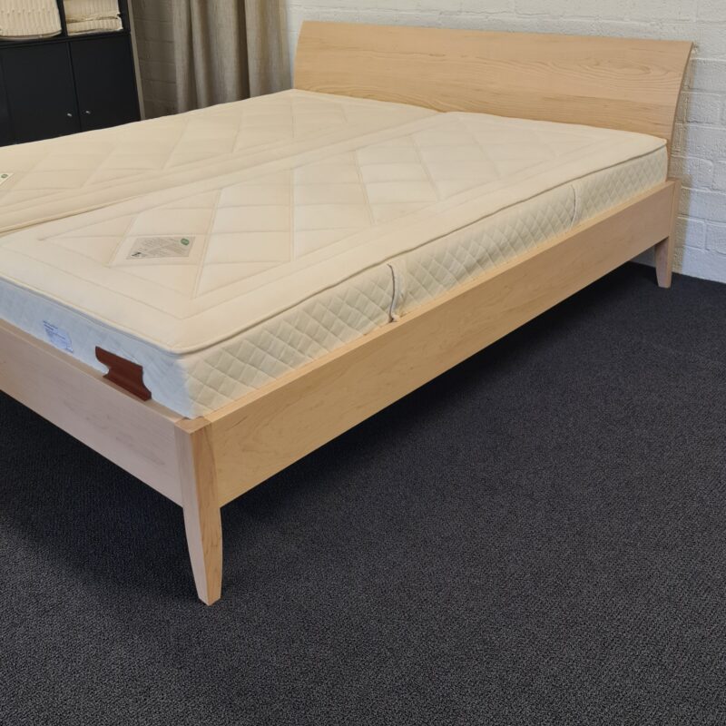 Bed Holzmanufaktur Sanja Bow