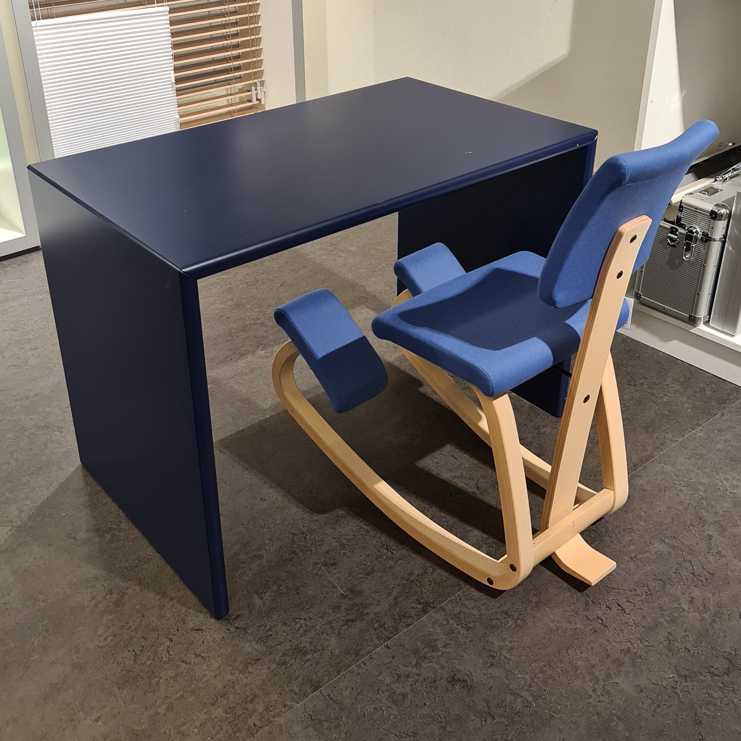 Onaangenaam Zenuwinzinking Sluiting Bureau Montana Monterey Blauw (showroommodel) - Stelling Wonen