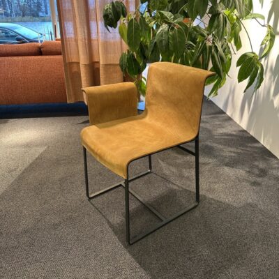 Stoel Qliv Founded arm links showroommodel