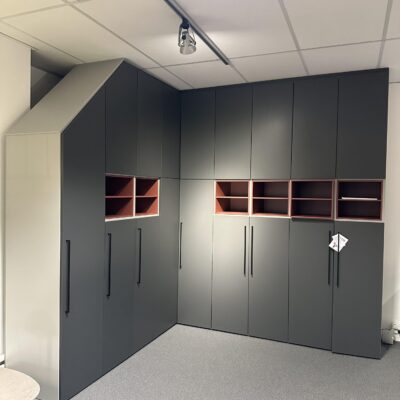 Hoekkast Noteborn met schuine zijde showroommodel